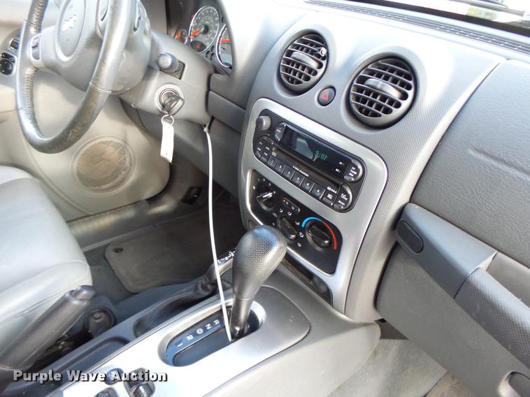 image for item DB5806 2005 Jeep Liberty SUV