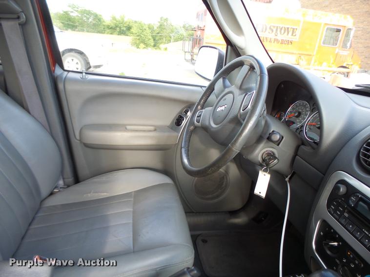 image for item DB5806 2005 Jeep Liberty SUV