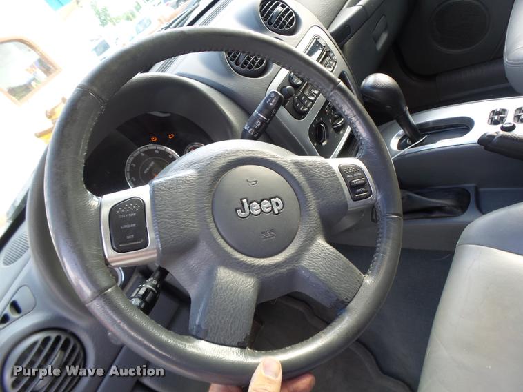 image for item DB5806 2005 Jeep Liberty SUV