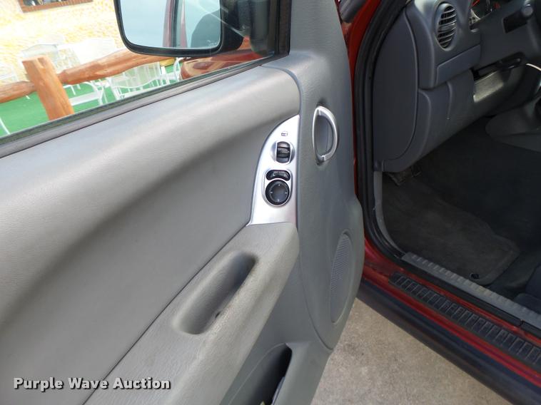 image for item DB5806 2005 Jeep Liberty SUV