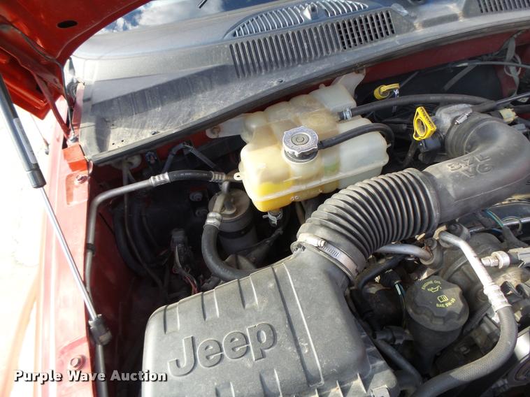 image for item DB5806 2005 Jeep Liberty SUV