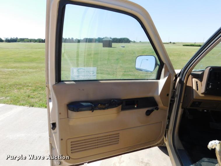 image for item DB9469 1988 Chevrolet Cheyenne 1500 pickup truck