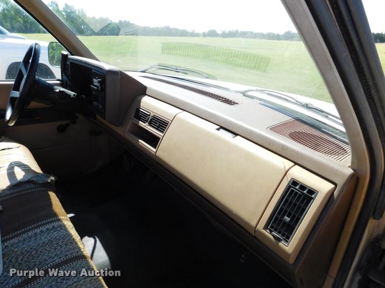 image for item DB9469 1988 Chevrolet Cheyenne 1500 pickup truck