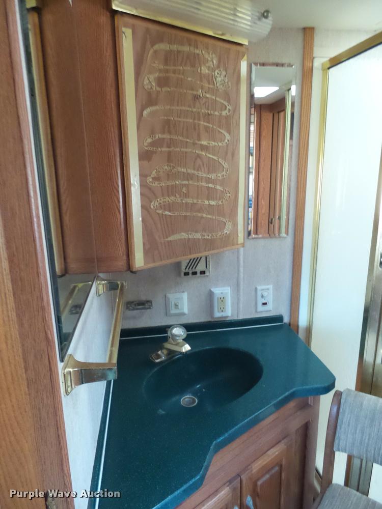 image for item DH9658 1996 Holiday Rambler Endeaver LE RV