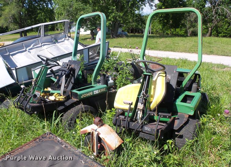 image for item DJ9545 (2) John Deere lawn mowers