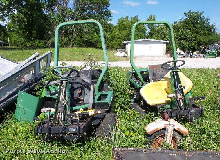 image for item DJ9545 (2) John Deere lawn mowers