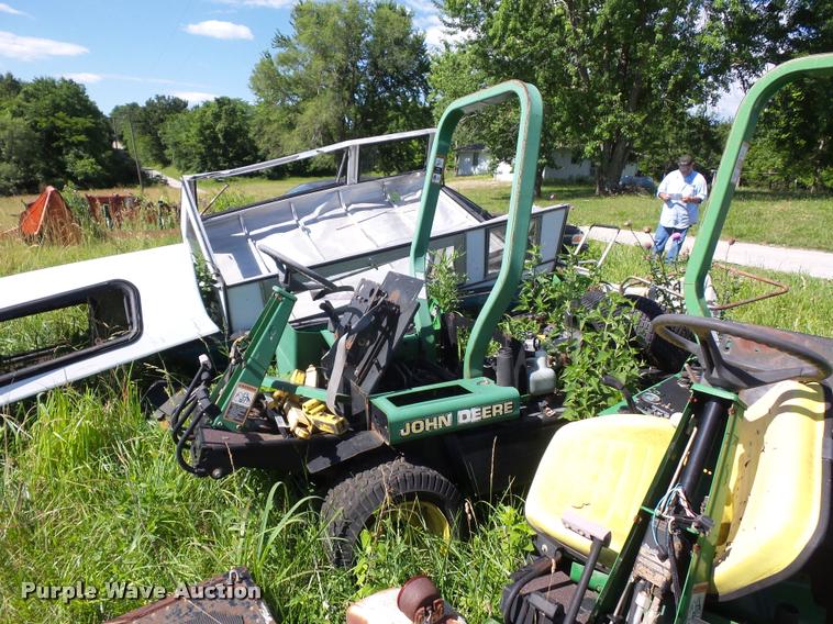 image for item DJ9545 (2) John Deere lawn mowers