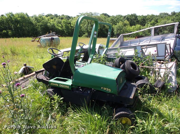 image for item DJ9545 (2) John Deere lawn mowers