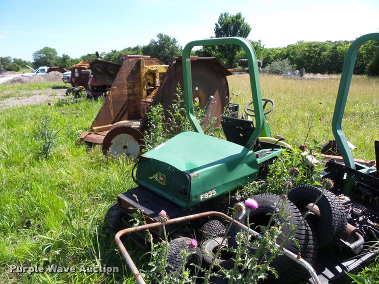 image for item DJ9545 (2) John Deere lawn mowers