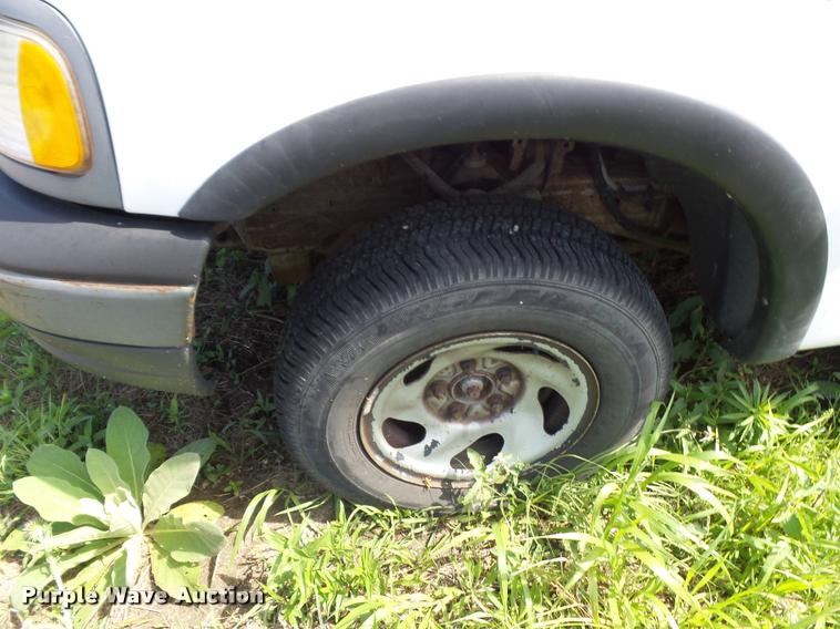 image for item DJ9550 2001 Ford F150 Super Cab pickup truck