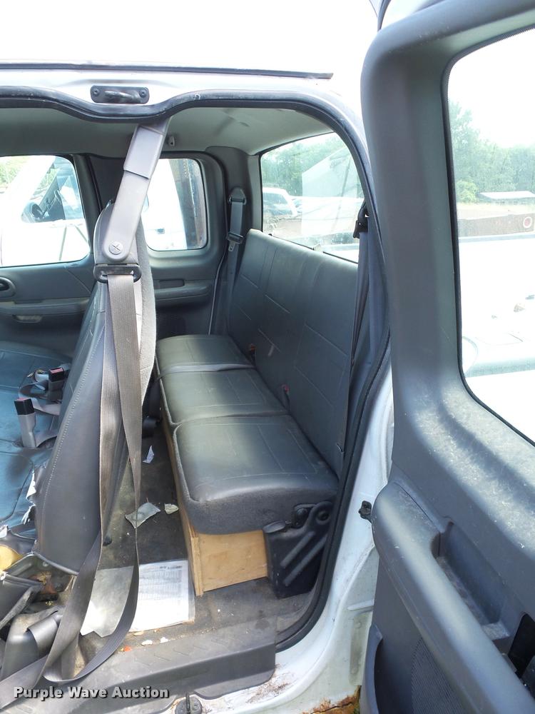 image for item DJ9550 2001 Ford F150 Super Cab pickup truck