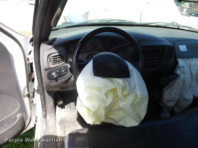 image for item DJ9550 2001 Ford F150 Super Cab pickup truck