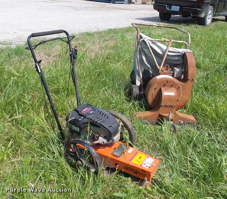 image for item DJ9551 Lawn and garden equipment