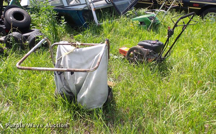 image for item DJ9551 Lawn and garden equipment