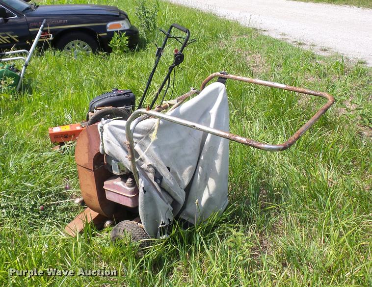 image for item DJ9551 Lawn and garden equipment