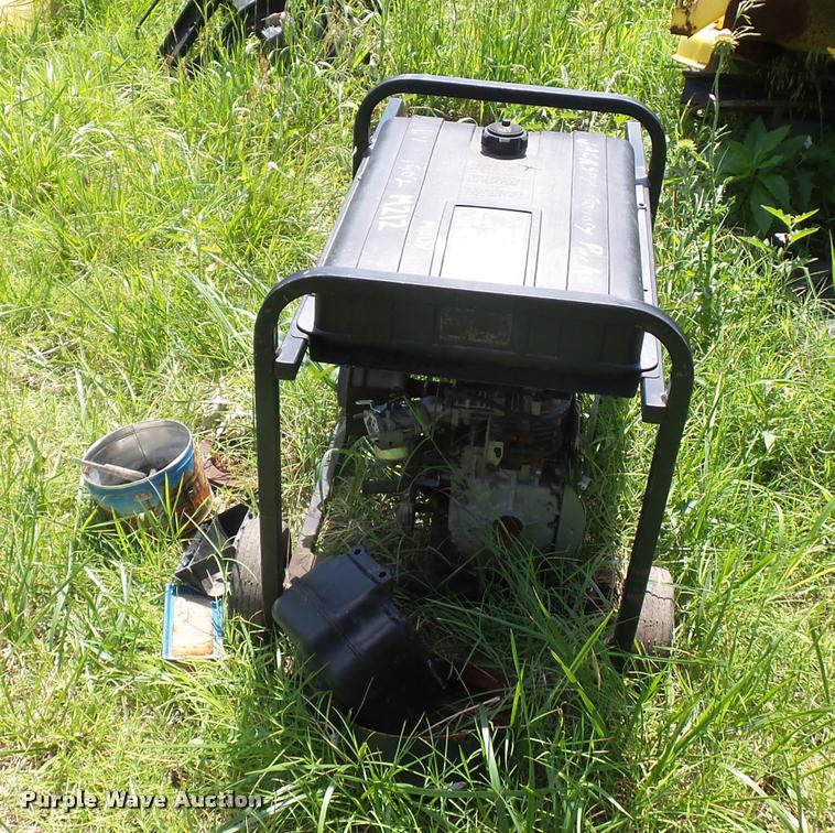 image for item DJ9551 Lawn and garden equipment