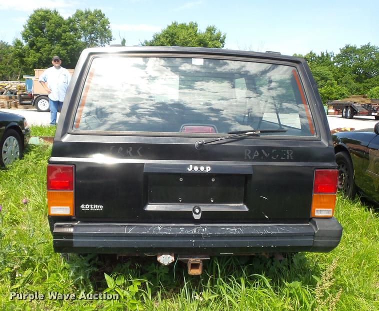 image for item DJ9554 1995 Jeep Cherokee SUV