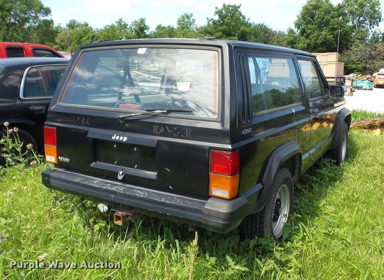 image for item DJ9554 1995 Jeep Cherokee SUV