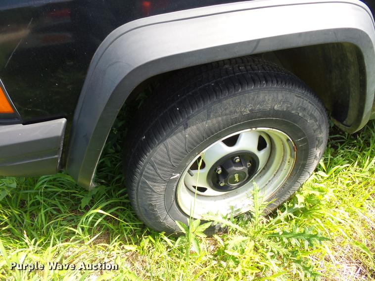 image for item DJ9554 1995 Jeep Cherokee SUV