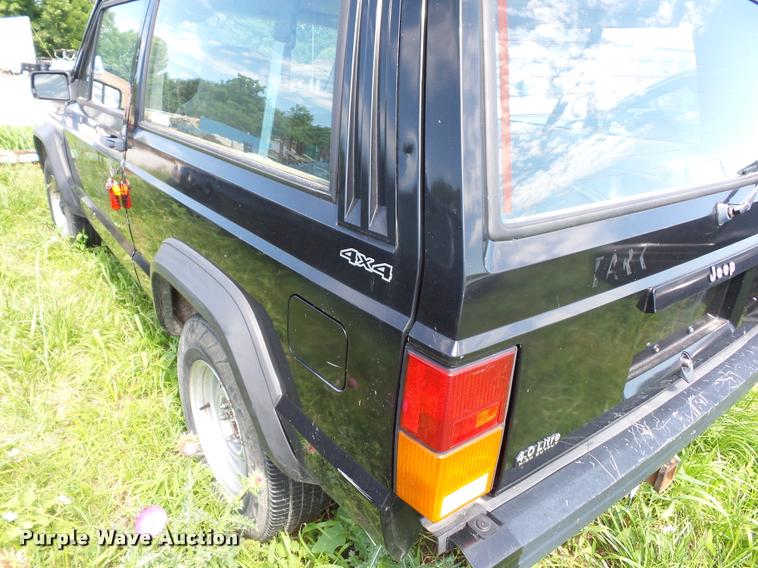 image for item DJ9554 1995 Jeep Cherokee SUV
