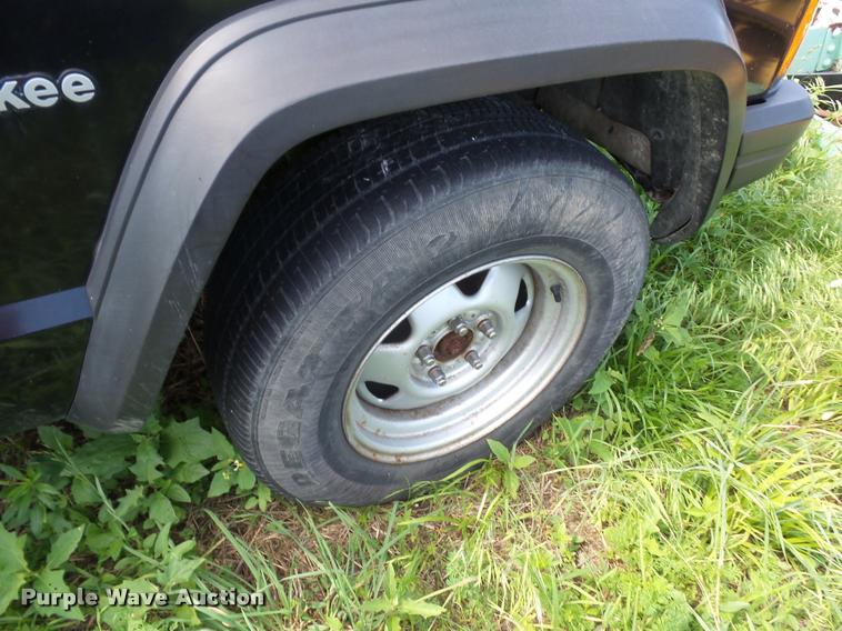 image for item DJ9554 1995 Jeep Cherokee SUV