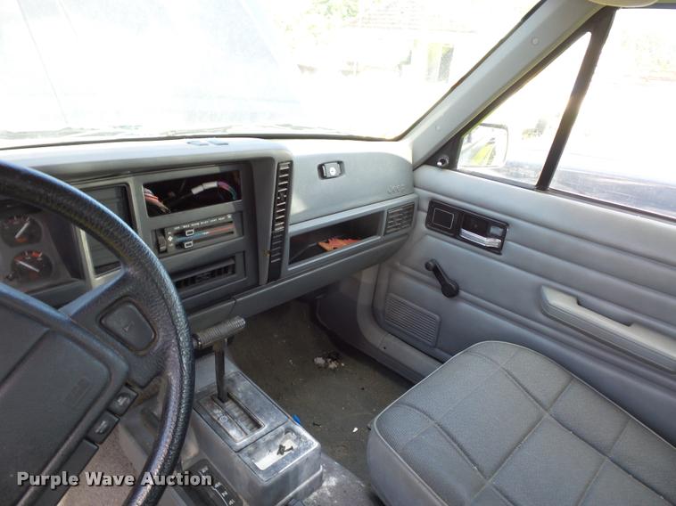 image for item DJ9554 1995 Jeep Cherokee SUV