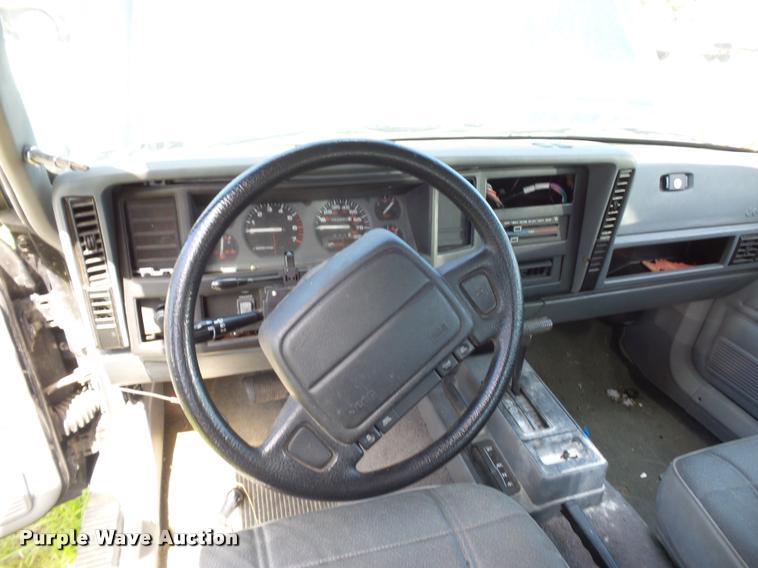 image for item DJ9554 1995 Jeep Cherokee SUV