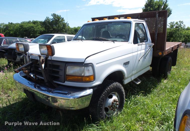 image for item DJ9555 1997 Ford F350 flatbed pickup truck