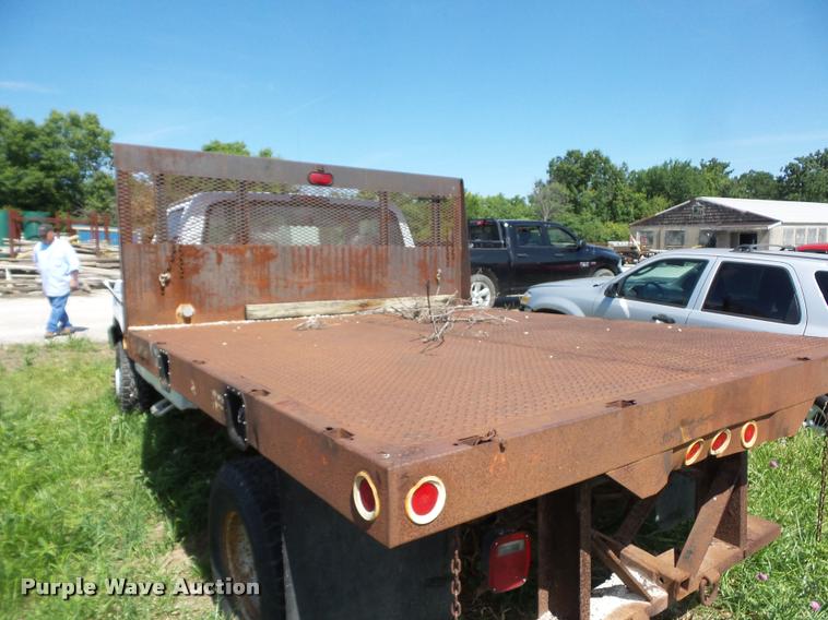 image for item DJ9555 1997 Ford F350 flatbed pickup truck