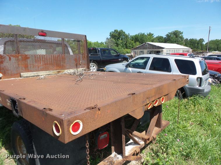 image for item DJ9555 1997 Ford F350 flatbed pickup truck