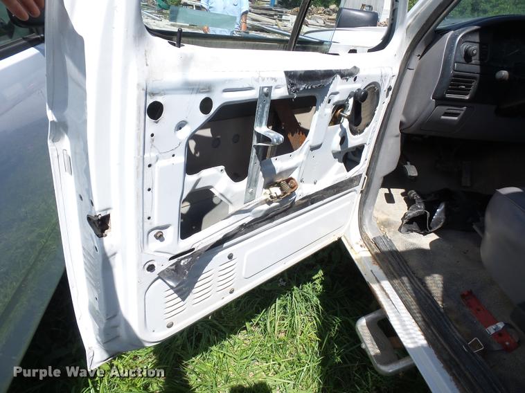 image for item DJ9555 1997 Ford F350 flatbed pickup truck