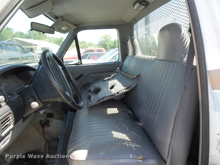 image for item DJ9555 1997 Ford F350 flatbed pickup truck