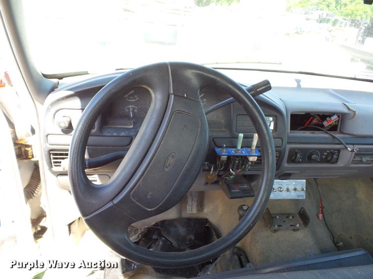 image for item DJ9555 1997 Ford F350 flatbed pickup truck