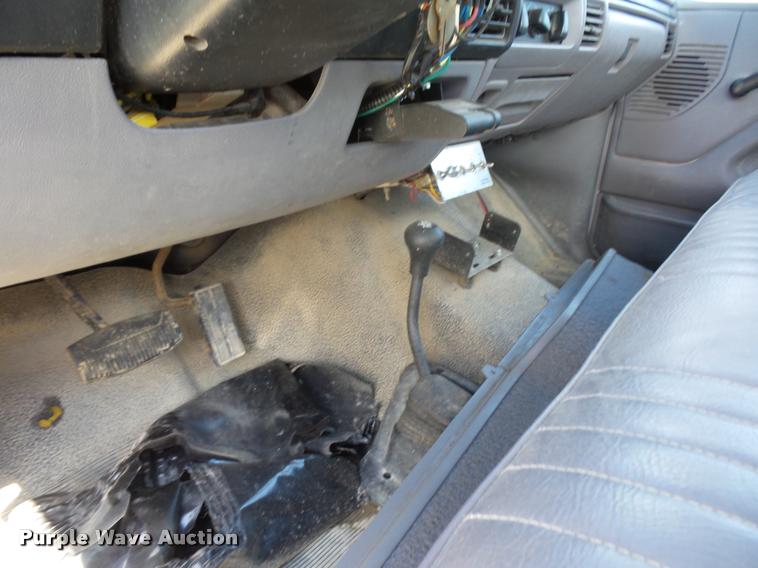 image for item DJ9555 1997 Ford F350 flatbed pickup truck