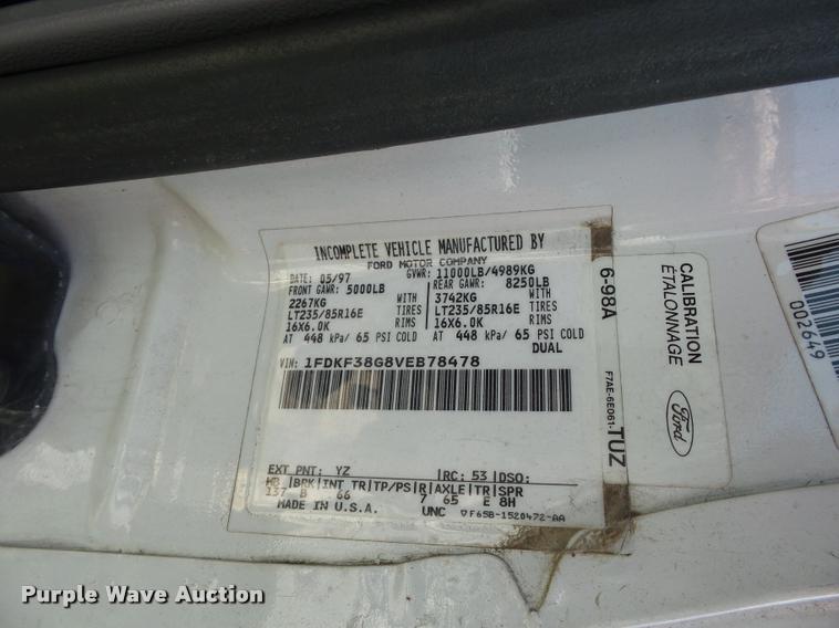 image for item DJ9555 1997 Ford F350 flatbed pickup truck