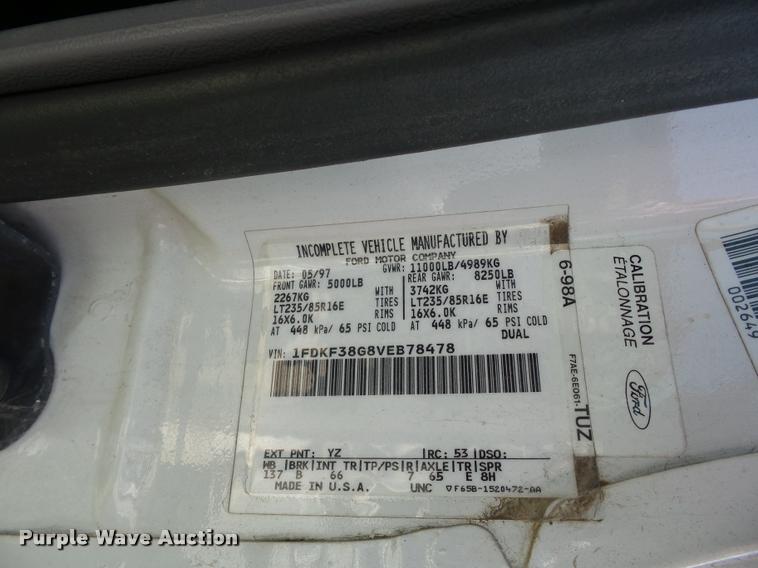 image for item DJ9555 1997 Ford F350 flatbed pickup truck