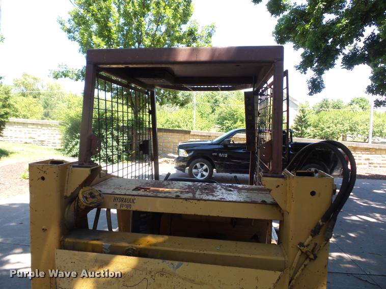 image for item DJ9557 Case 1835B skid steer