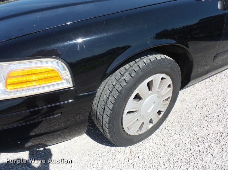 image for item DJ9558 2008 Ford Crown Victoria Police Interceptor
