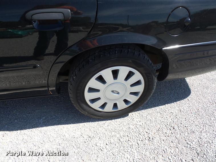 image for item DJ9561 2007 Ford Crown Victoria Police Interceptor