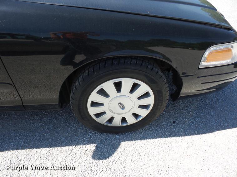 image for item DJ9561 2007 Ford Crown Victoria Police Interceptor