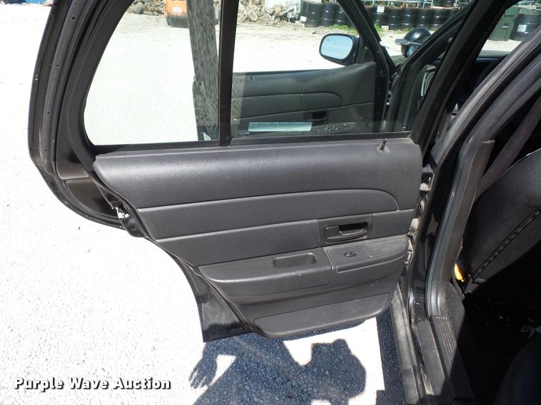 image for item DJ9561 2007 Ford Crown Victoria Police Interceptor