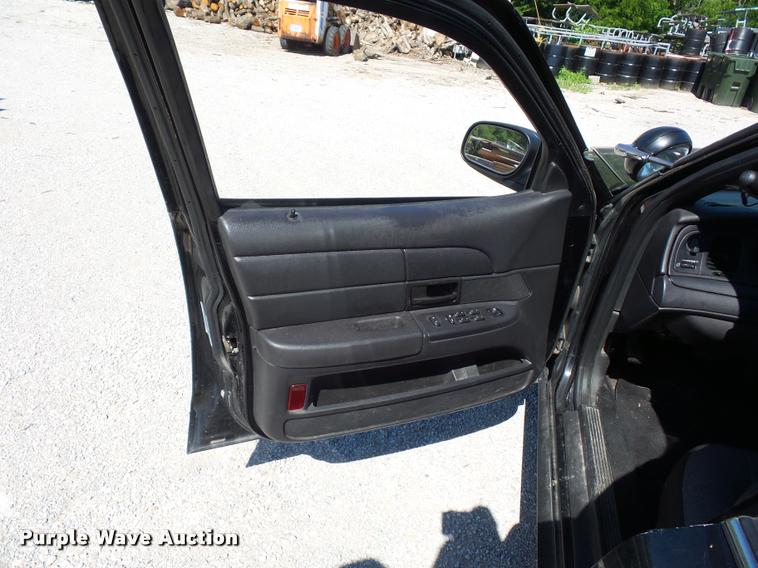 image for item DJ9561 2007 Ford Crown Victoria Police Interceptor