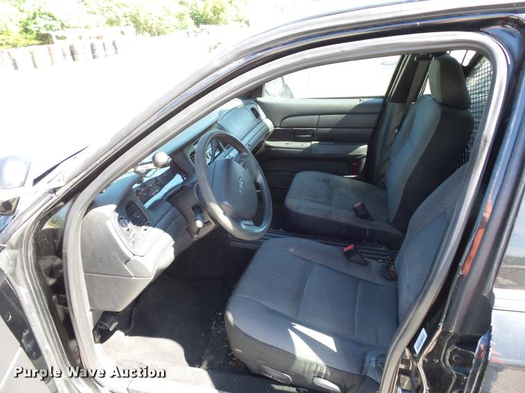 image for item DJ9561 2007 Ford Crown Victoria Police Interceptor