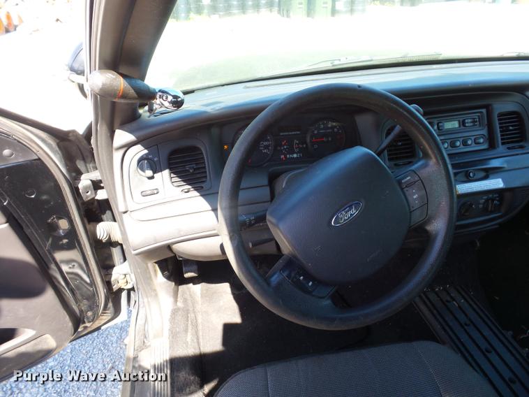 image for item DJ9561 2007 Ford Crown Victoria Police Interceptor