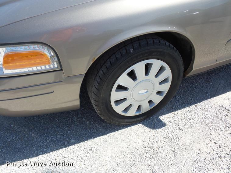 image for item DJ9562 2007 Ford Crown Victoria Police Interceptor