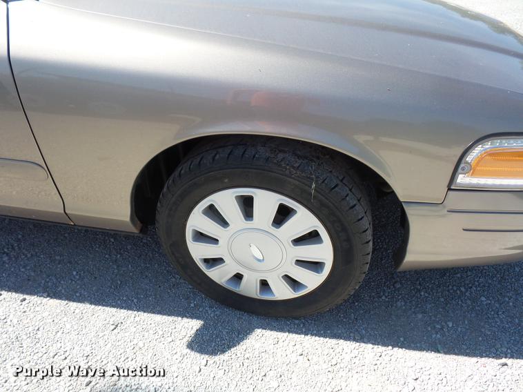 image for item DJ9562 2007 Ford Crown Victoria Police Interceptor