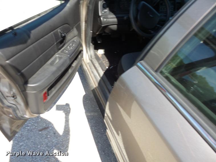 image for item DJ9562 2007 Ford Crown Victoria Police Interceptor