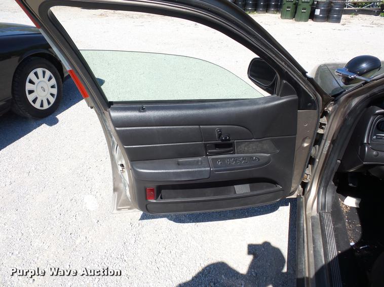 image for item DJ9562 2007 Ford Crown Victoria Police Interceptor