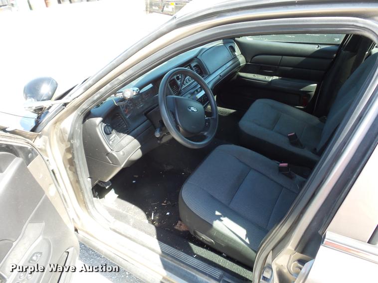 image for item DJ9562 2007 Ford Crown Victoria Police Interceptor
