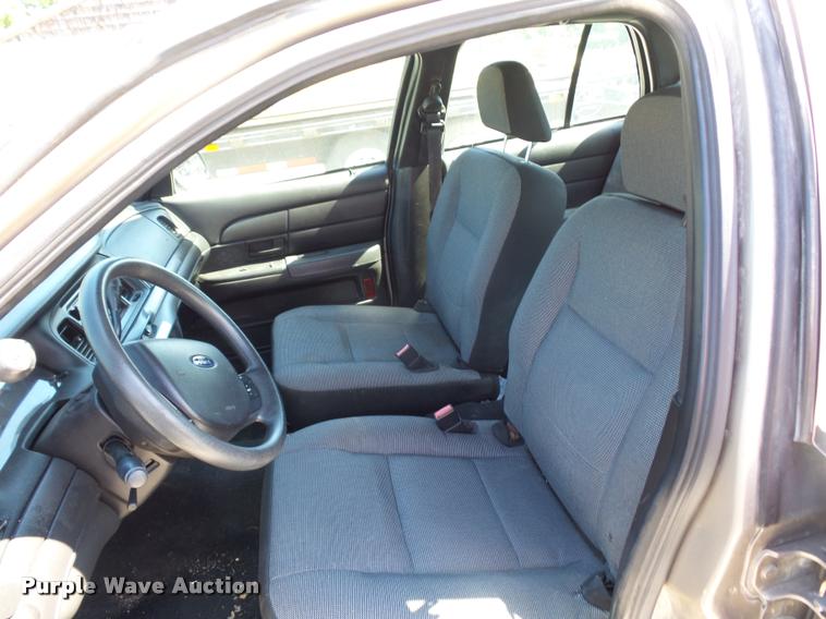 image for item DJ9562 2007 Ford Crown Victoria Police Interceptor